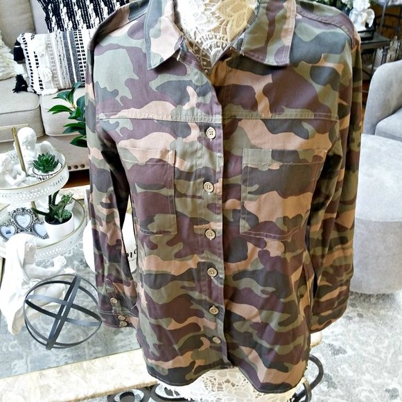 NEW FRANCESCA'S Sandra CAMO BUTTON UP SHIRT - Picture 5 of 6